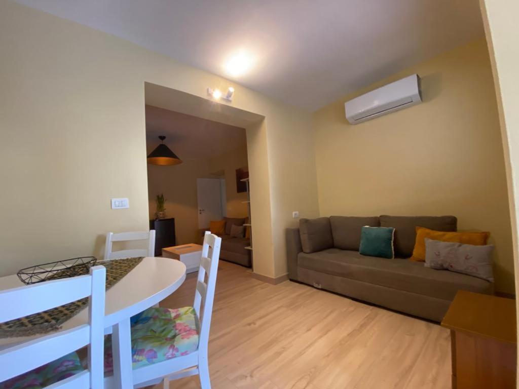 Saranda Beach Apartment ภายนอก รูปภาพ